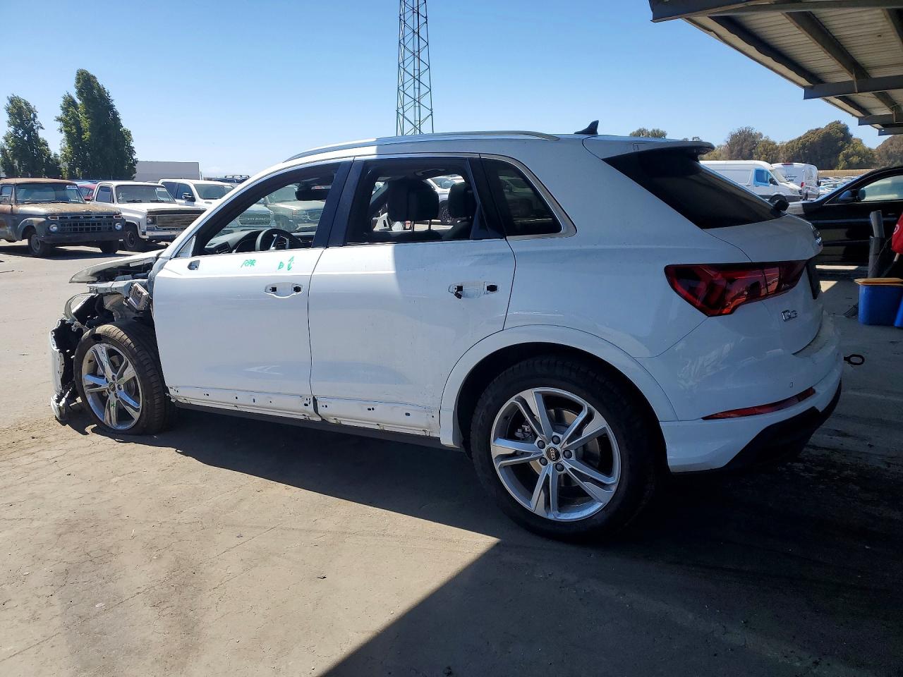 WA1DECF33R1202189 · 2024 AUDI Q3 · 2/13