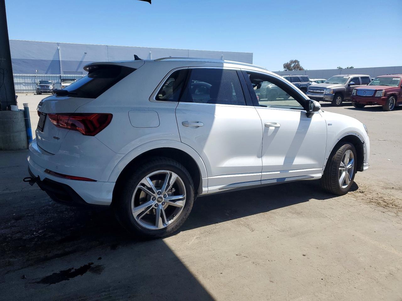 WA1DECF33R1202189 · 2024 AUDI Q3 · 3/13
