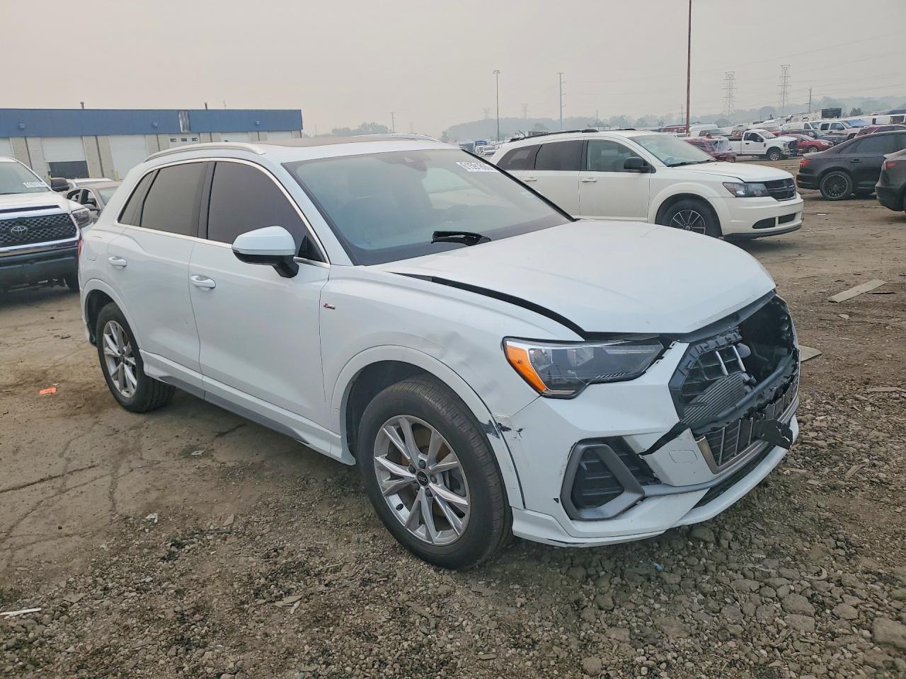 WA1DECF32M1050690 · 2021 AUDI Q3 · 4/13