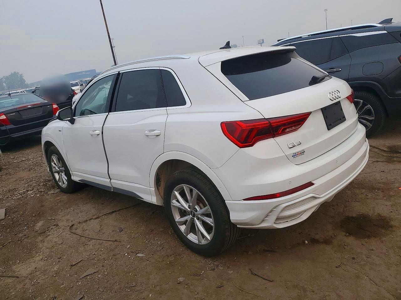 WA1DECF32M1050690 · 2021 AUDI Q3 · 2/13