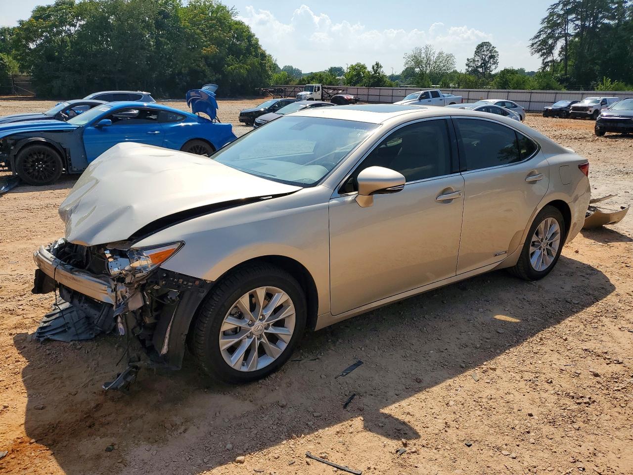 JTHBW1GG7F2077489 · 2015 LEXUS ES