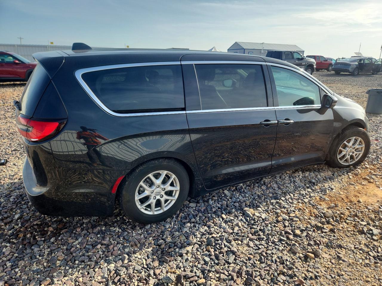 2C4RC1BG3PR627631 · 2023 CHRYSLER PACIFICA · 3/14