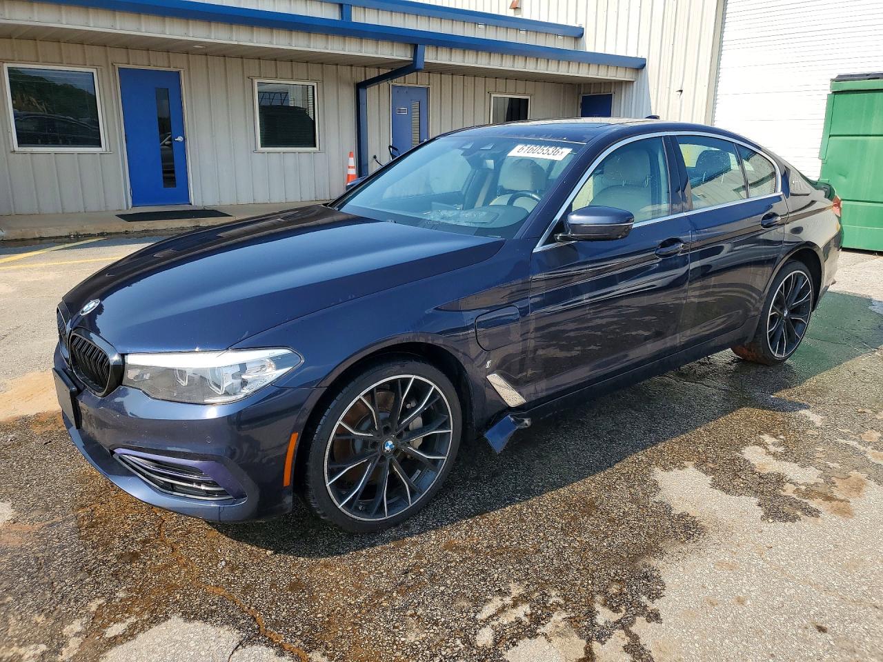 WBAJB1C5XKB375586 · 2019 BMW 530XE
