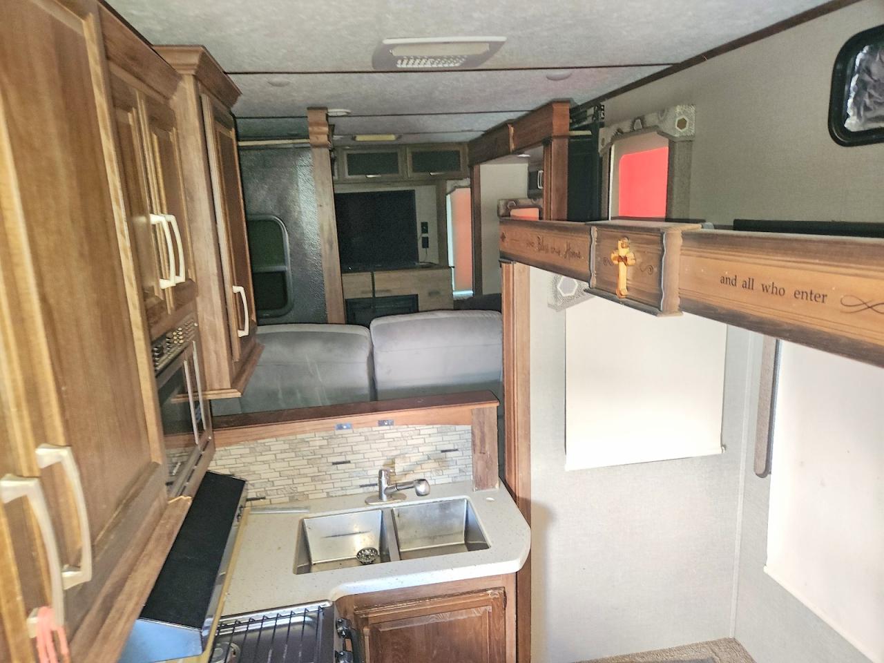 4YDF32627H2506055 · 2017 COUGAR 326RDS · 6/10