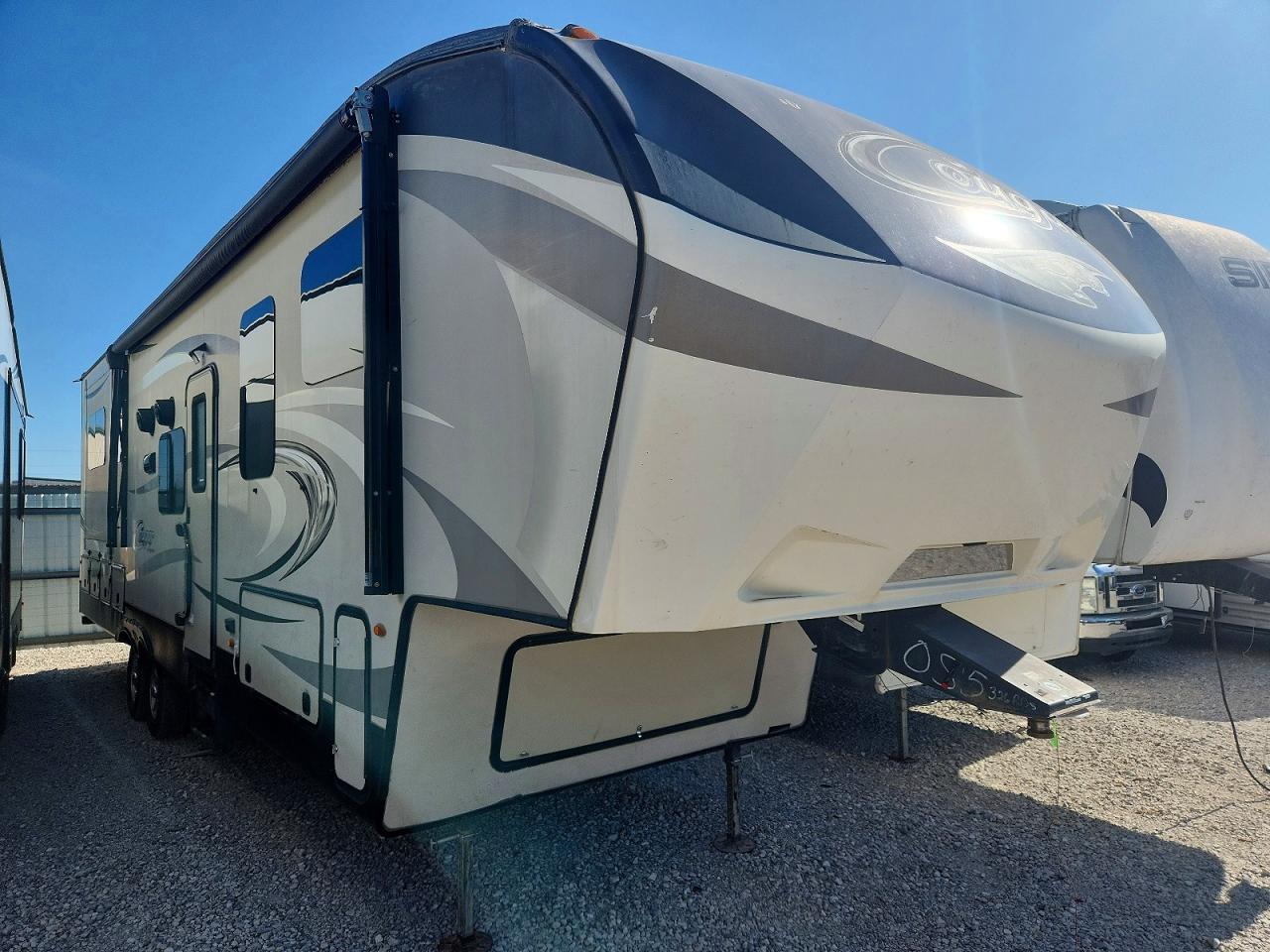 4YDF32627H2506055 · 2017 COUGAR 326RDS