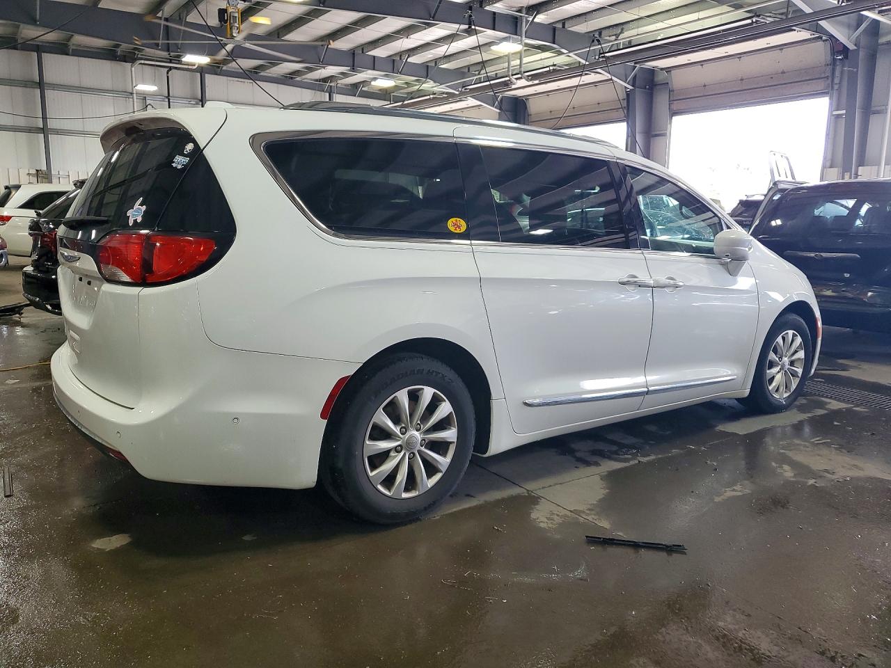 2C4RC1BG7JR263043 · 2018 CHRYSLER PACIFICA · 3/13