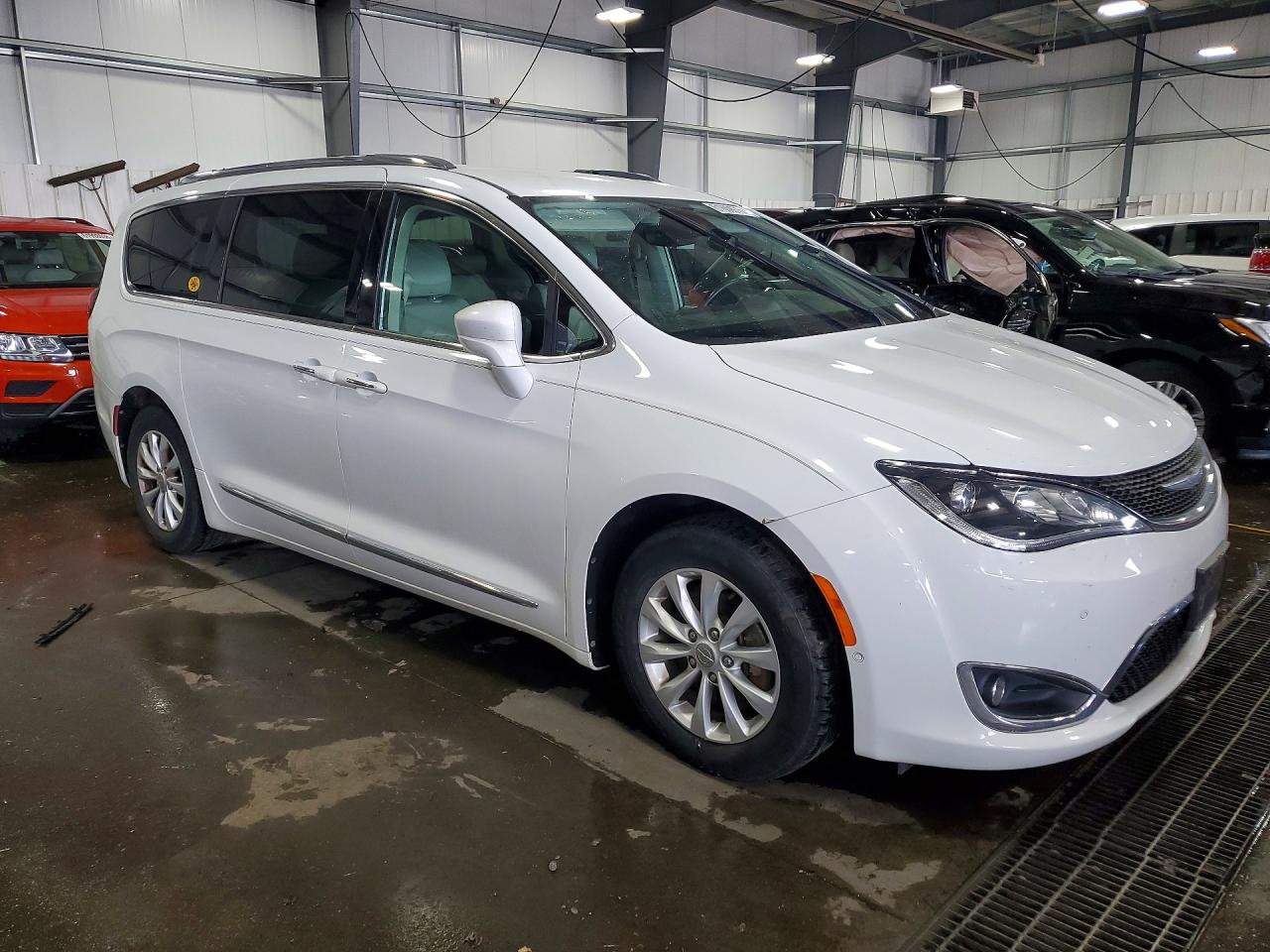 2C4RC1BG7JR263043 · 2018 CHRYSLER PACIFICA · 4/13