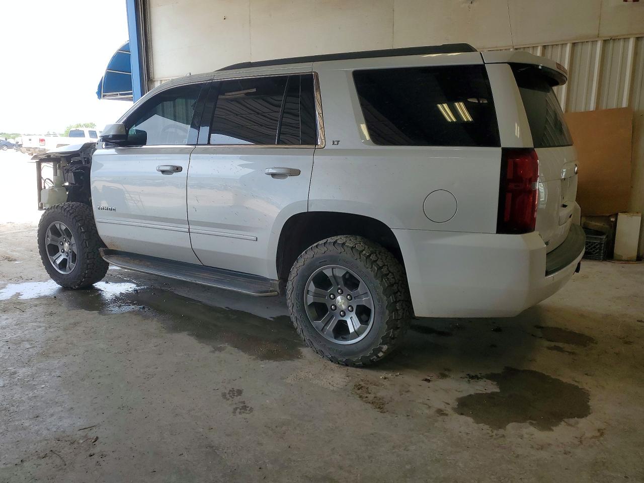 1GNSCBKC5JR143517 · 2018 CHEVROLET TAHOE · 2/14