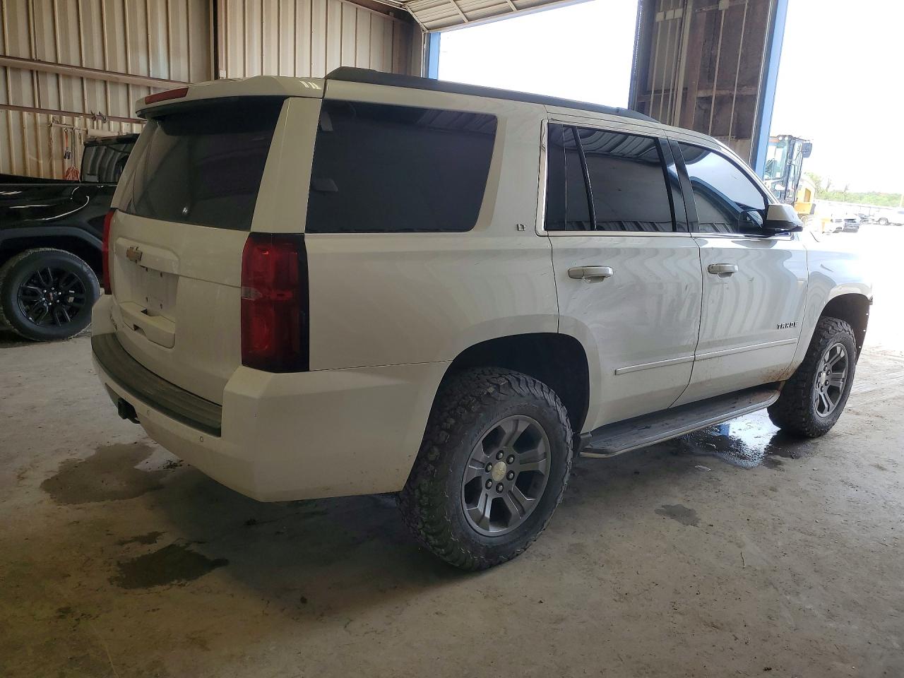 1GNSCBKC5JR143517 · 2018 CHEVROLET TAHOE · 3/14