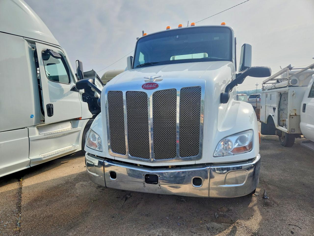 1XPBDP9XXMD760939 · 2021 PETERBILT 579 · 5/13