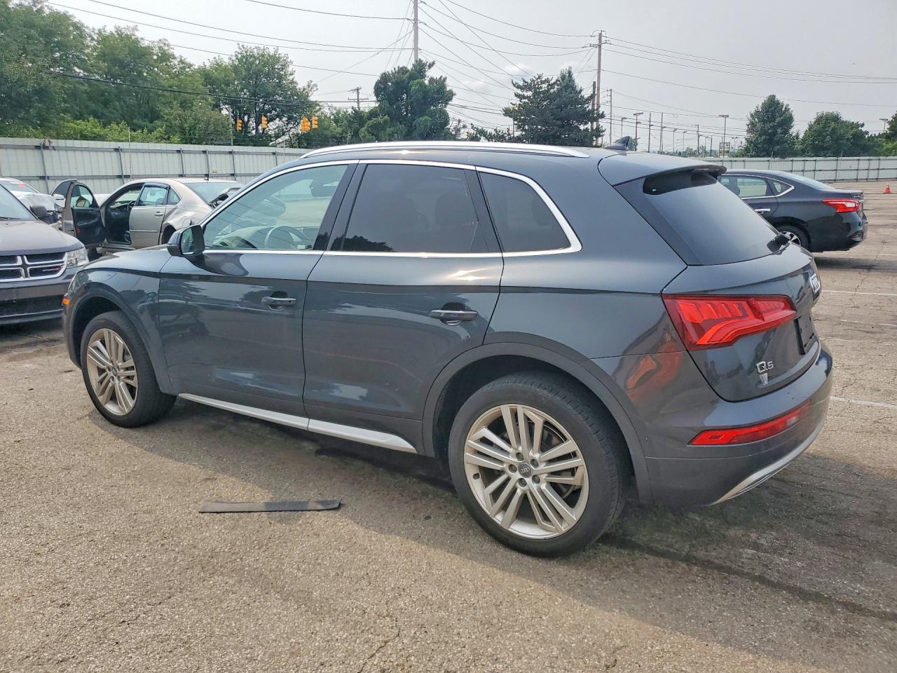 WA1BNAFY0J2072281 · 2018 AUDI Q5 · 2/13