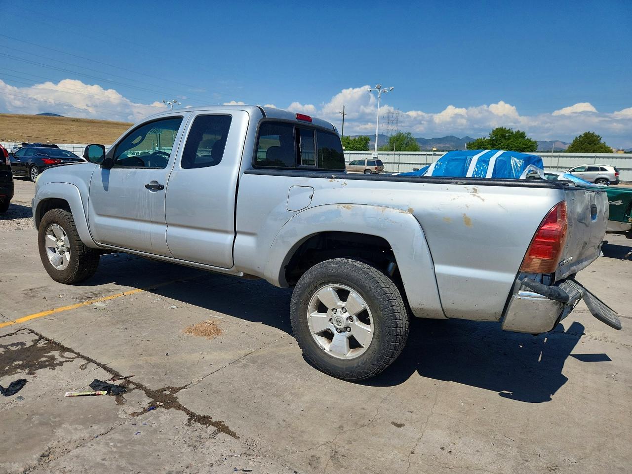 5TEUU42N75Z007220 · 2005 TOYOTA TACOMA · 2/13