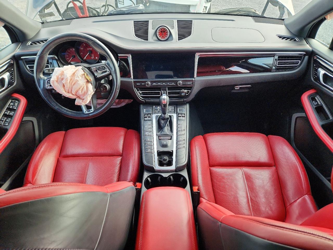 WP1AG2A59LLB56075 · 2020 PORSCHE MACAN · 8/12
