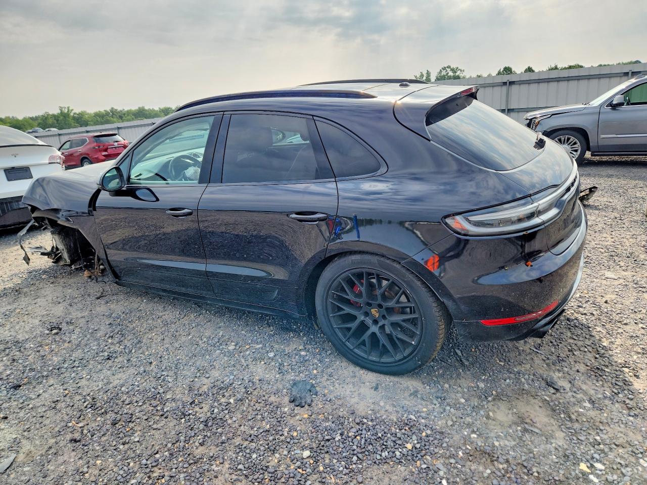 WP1AG2A59LLB56075 · 2020 PORSCHE MACAN · 2/12