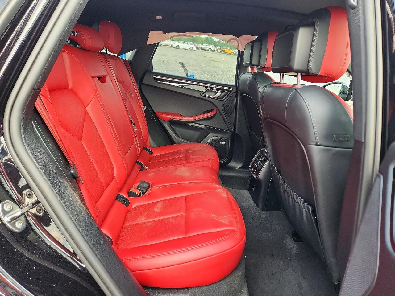 WP1AG2A59LLB56075 · 2020 PORSCHE MACAN · 10/12