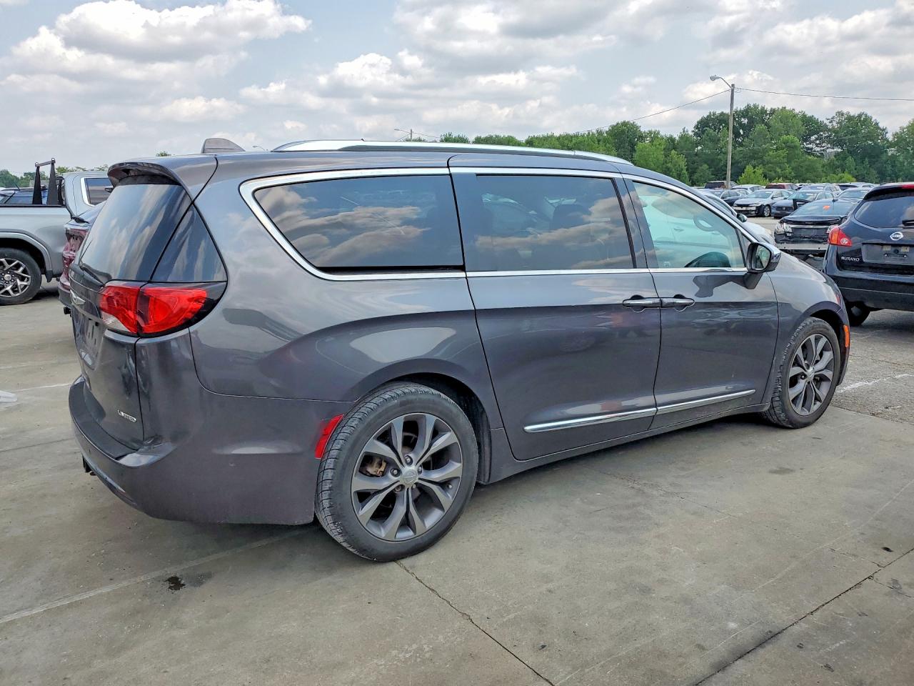 2C4RC1GG9HR704898 · 2017 CHRYSLER PACIFICA · 3/13