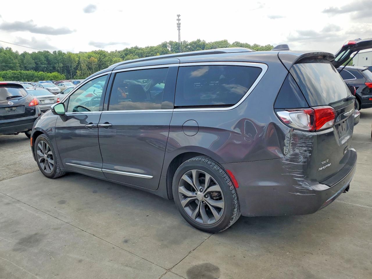 2C4RC1GG9HR704898 · 2017 CHRYSLER PACIFICA · 2/13