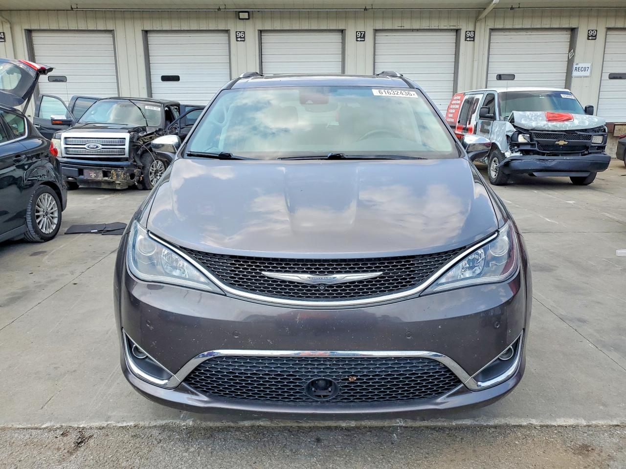2C4RC1GG9HR704898 · 2017 CHRYSLER PACIFICA · 5/13
