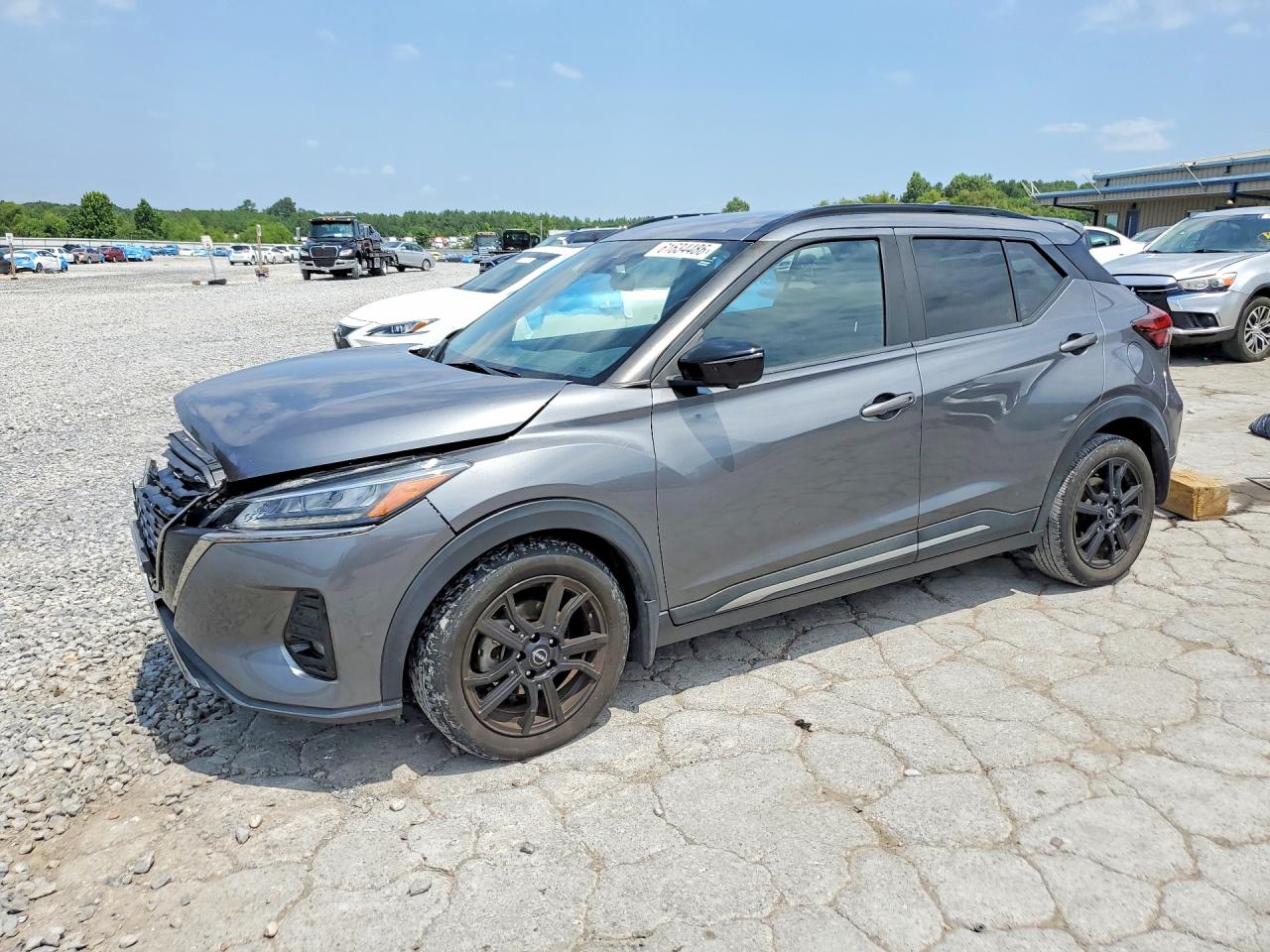 2022 NISSAN KICKS