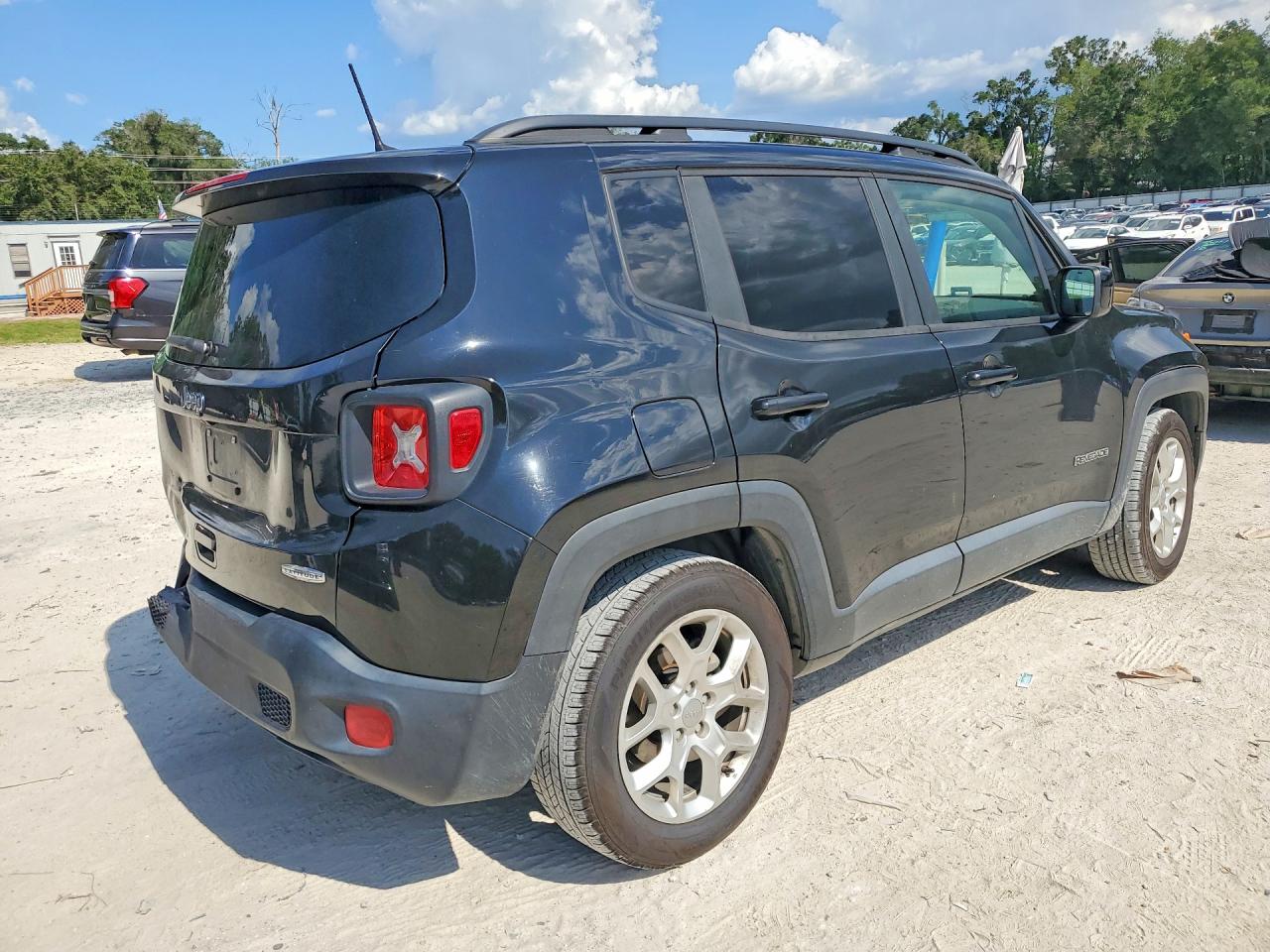 ZACCJABB7JPJ05433 · 2018 JEEP RENEGADE · 3/13