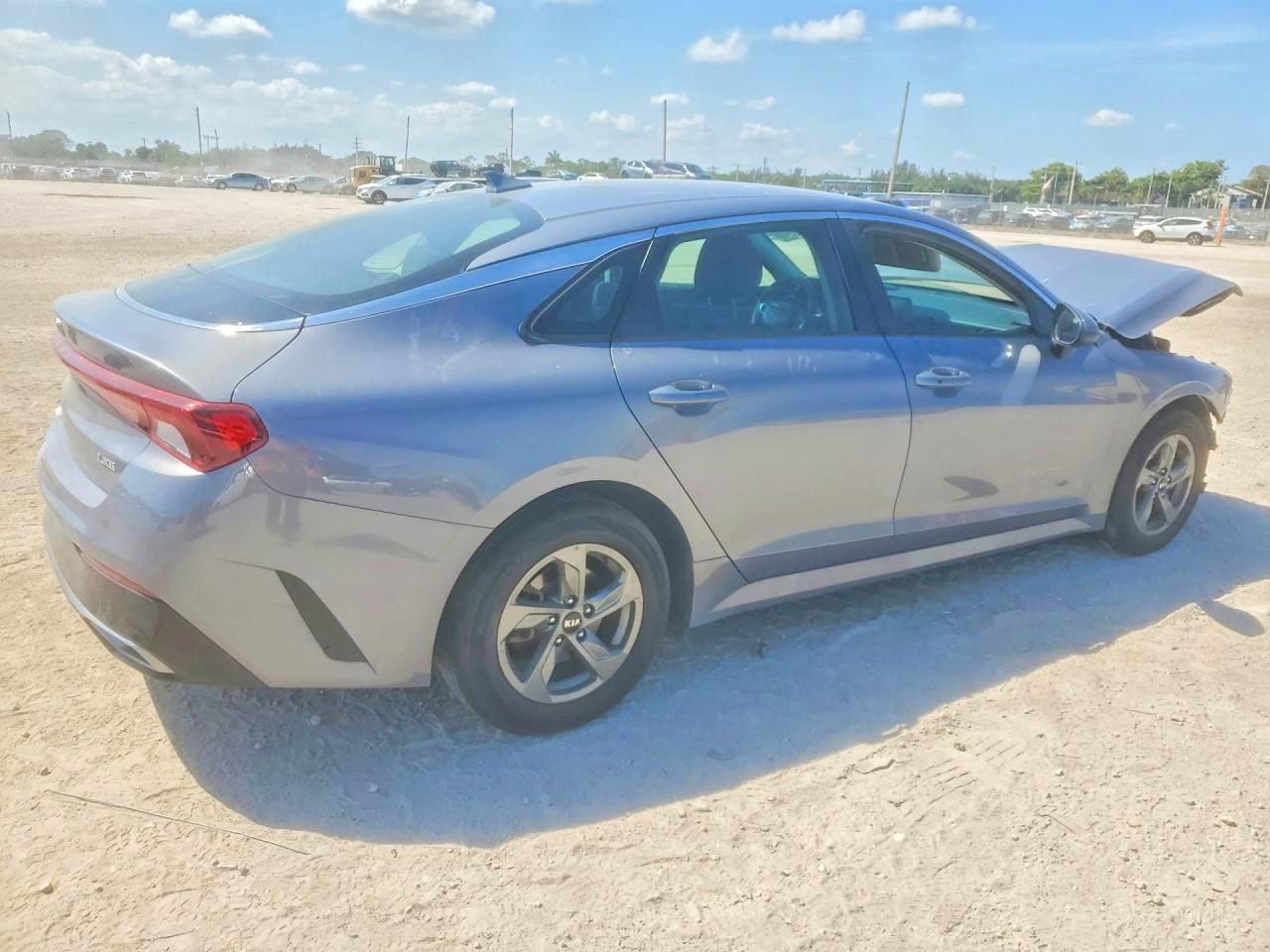 5XXG14J22MG075306 · 2021 KIA K5 · 3/13