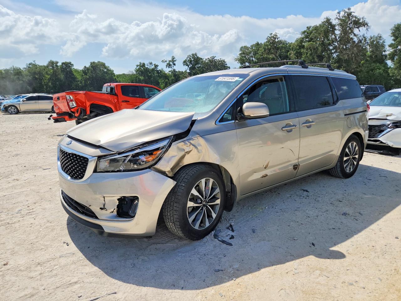 KNDMC5C16F6066682 · 2015 KIA SEDONA