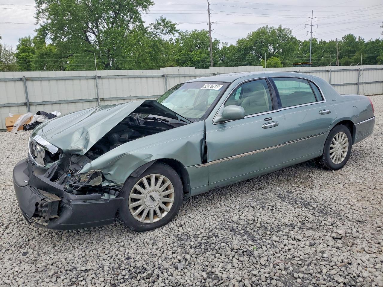 2004 LINCOLN TOWN CAR