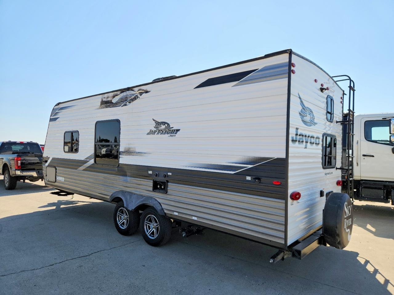 1UJBJ0BM3N75N0572 · 2022 JAYCO JAY FLIGHT · 3/10