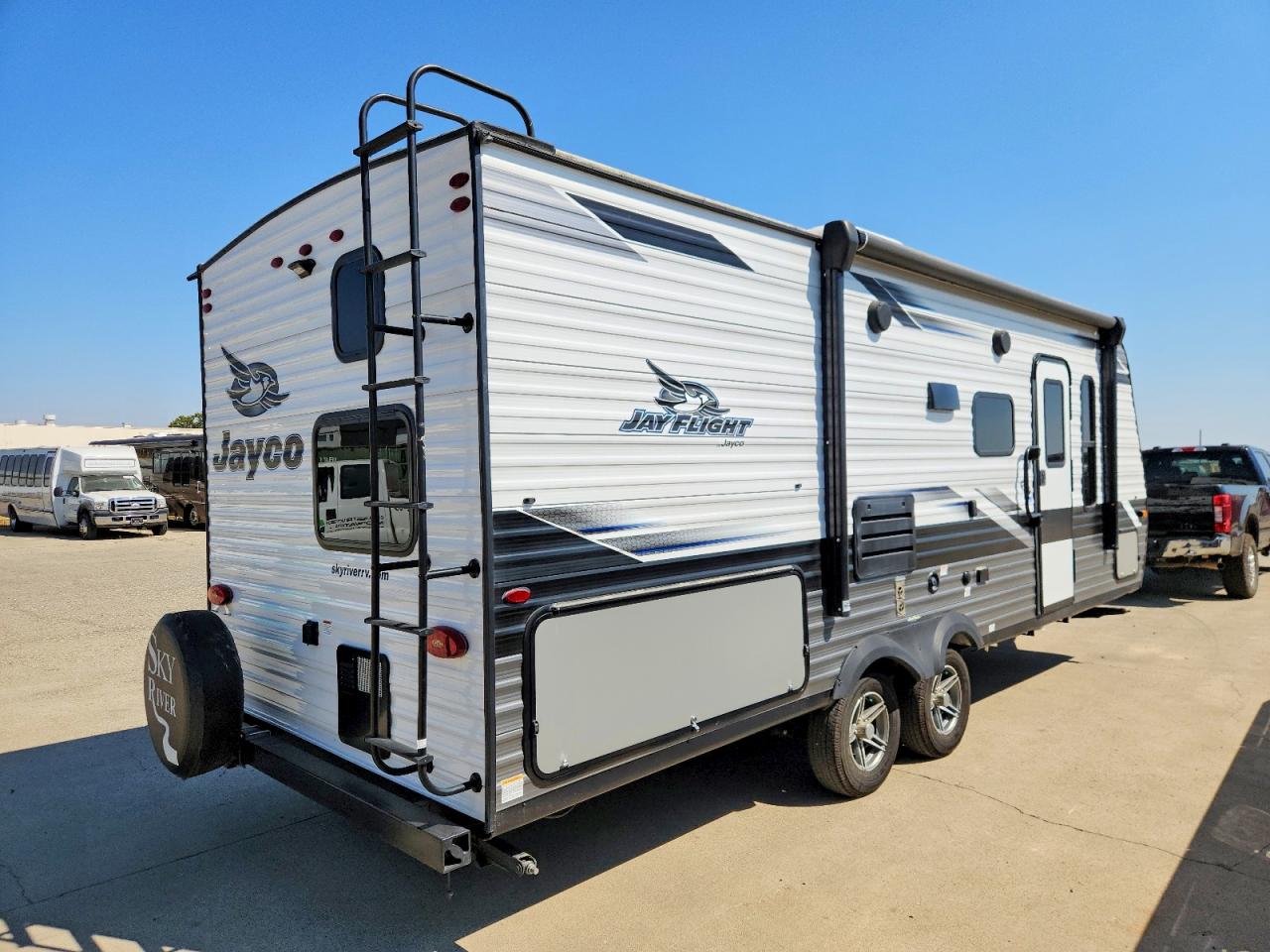 1UJBJ0BM3N75N0572 · 2022 JAYCO JAY FLIGHT · 4/10