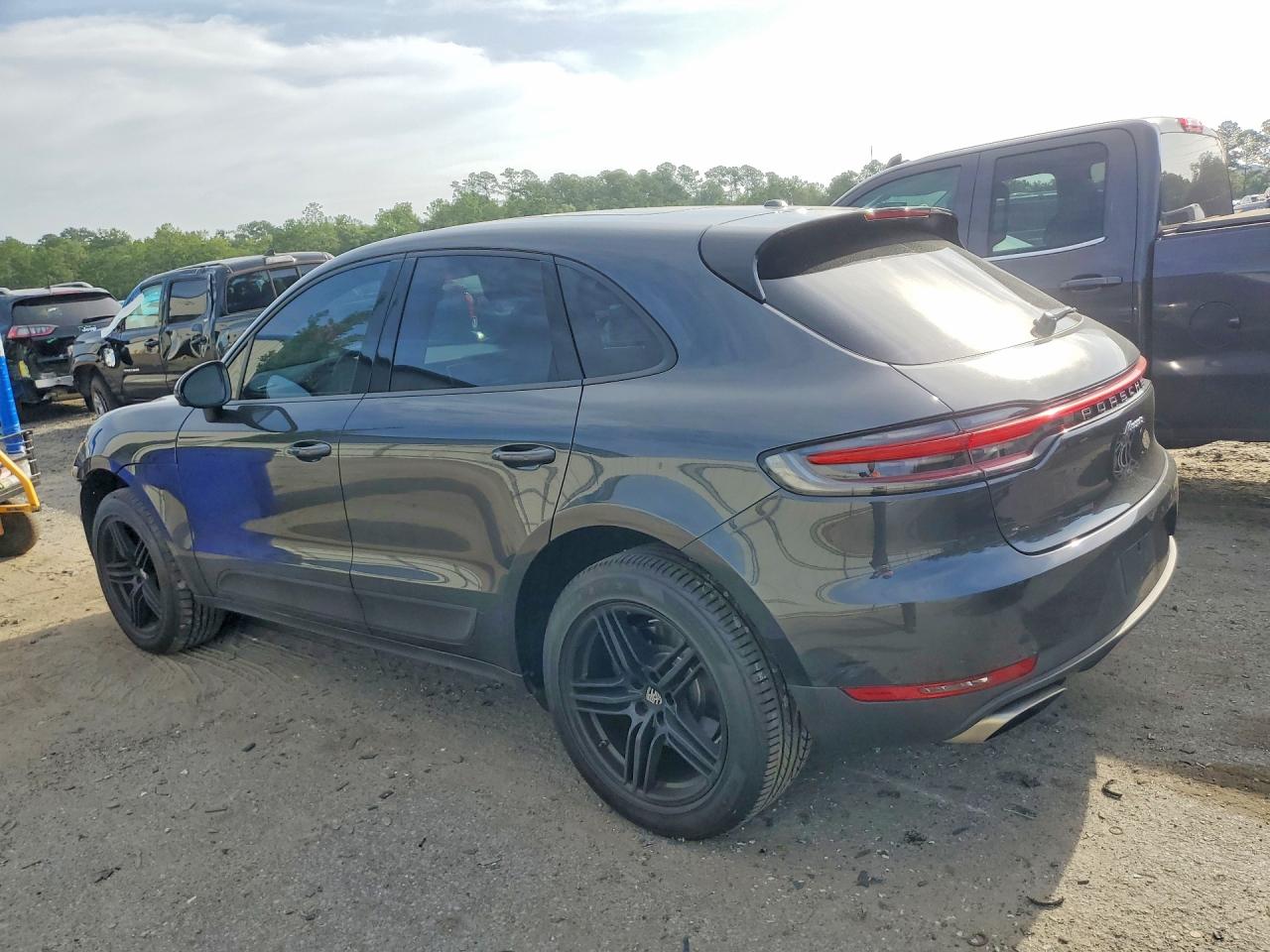 WP1AA2A52MLB11577 · 2021 PORSCHE MACAN · 2/13