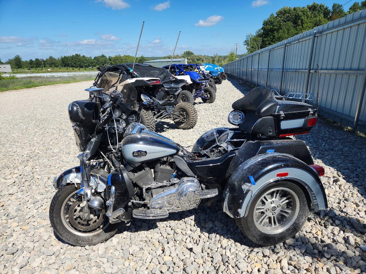 1HD1MAM10CB856522 · 2012 HARLEY-DAVIDSON FLHTCUTG · 3/9