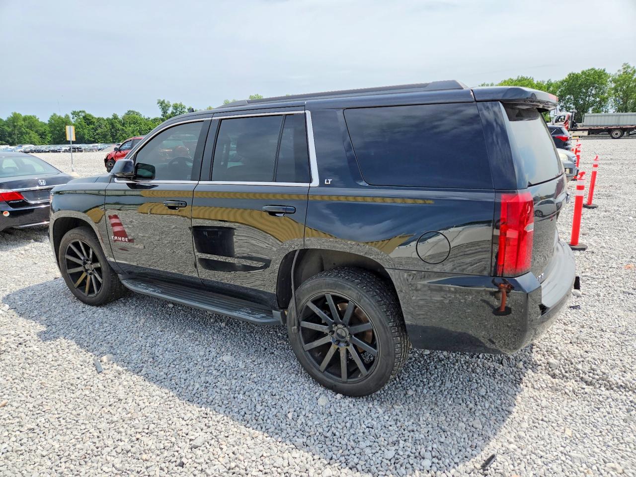 1GNSKBKC1JR133201 · 2018 CHEVROLET TAHOE · 2/13