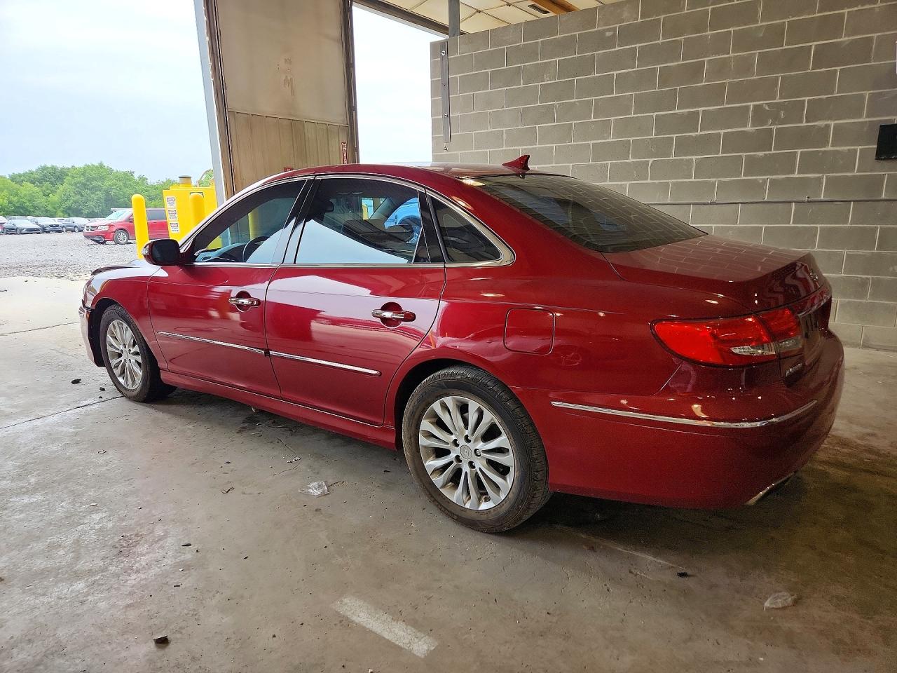KMHFC4DFXBA544313 · 2011 HYUNDAI AZERA · 2/12