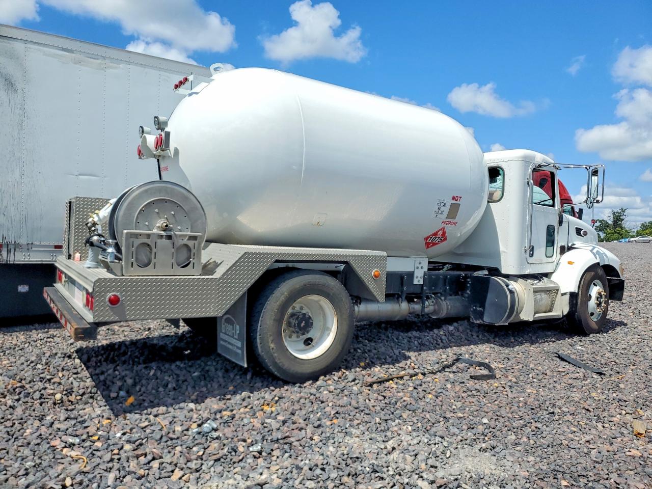 2NP2HN7X9BM119505 · 2011 PETERBILT 337 · 3/13
