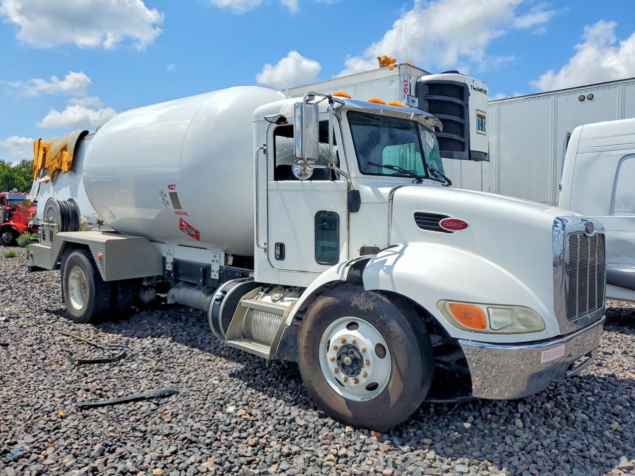 2NP2HN7X9BM119505 · 2011 PETERBILT 337 · 4/13