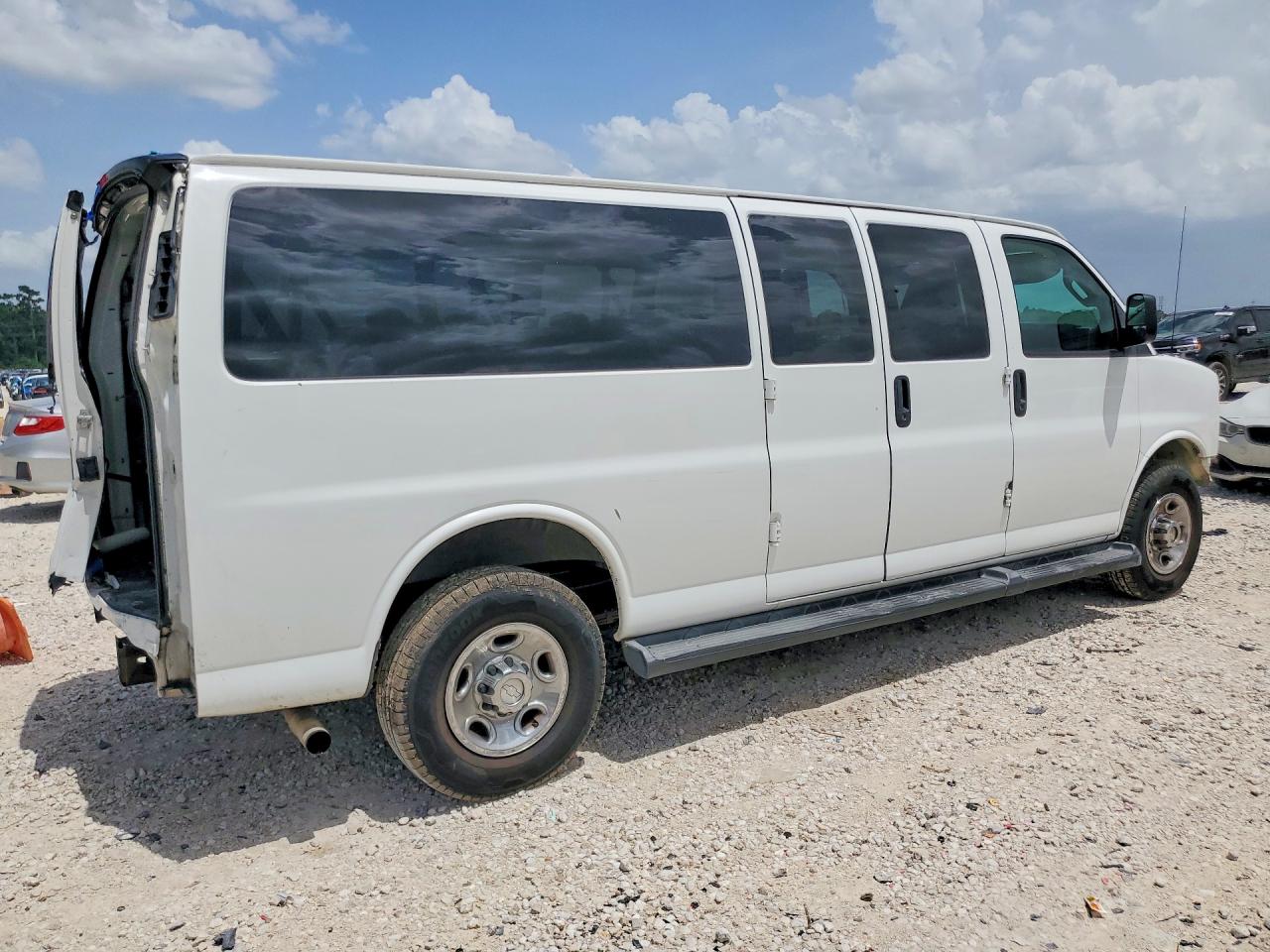 1GAZGPFG9L1208580 · 2020 CHEVROLET EXPRESS G3500 · 3/14