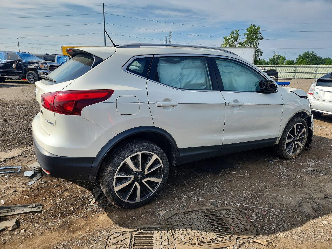 JN1BJ1CR8HW132716 · 2017 NISSAN ROGUE SPORT · 3/12
