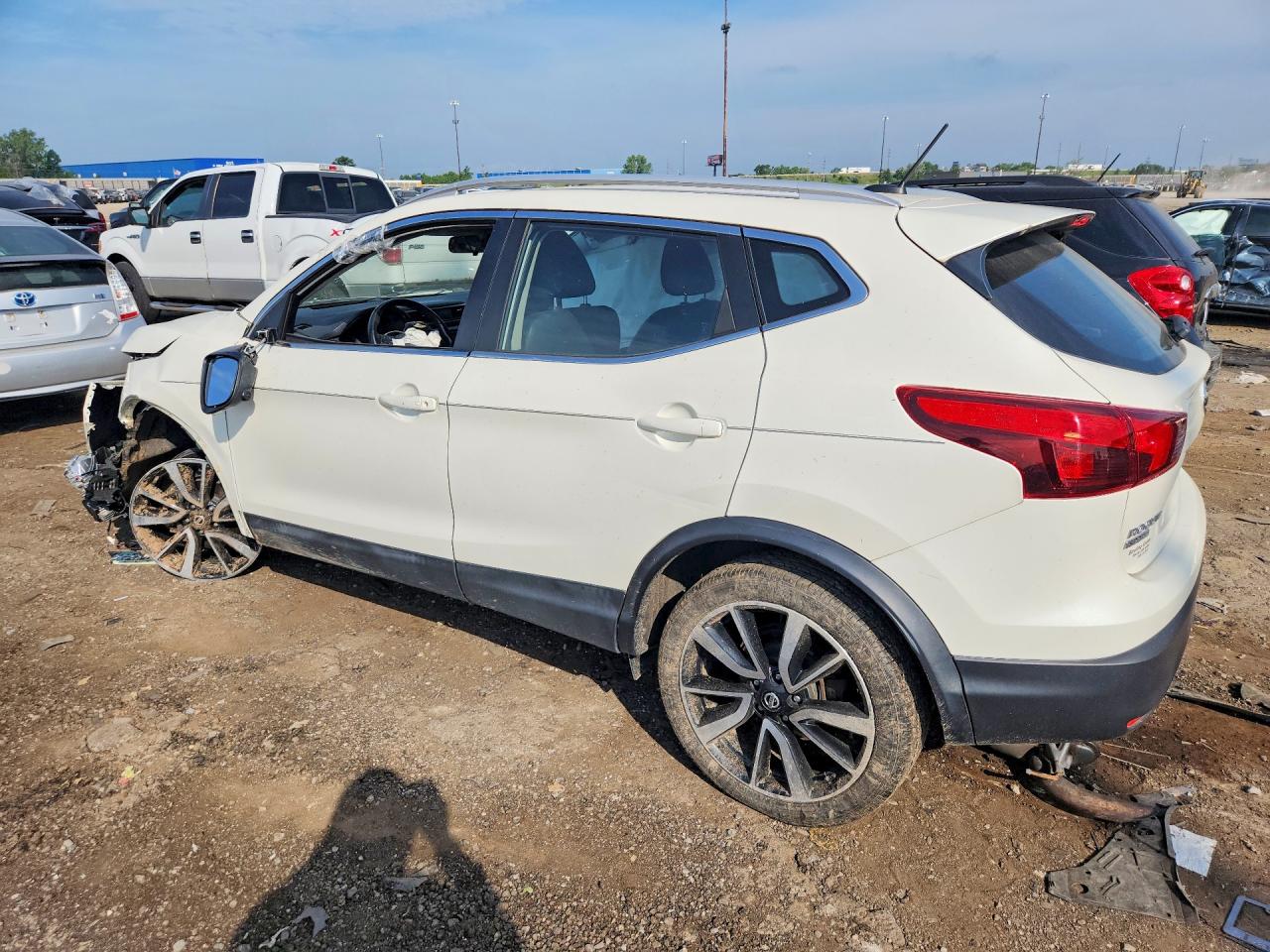 JN1BJ1CR8HW132716 · 2017 NISSAN ROGUE SPORT · 2/12
