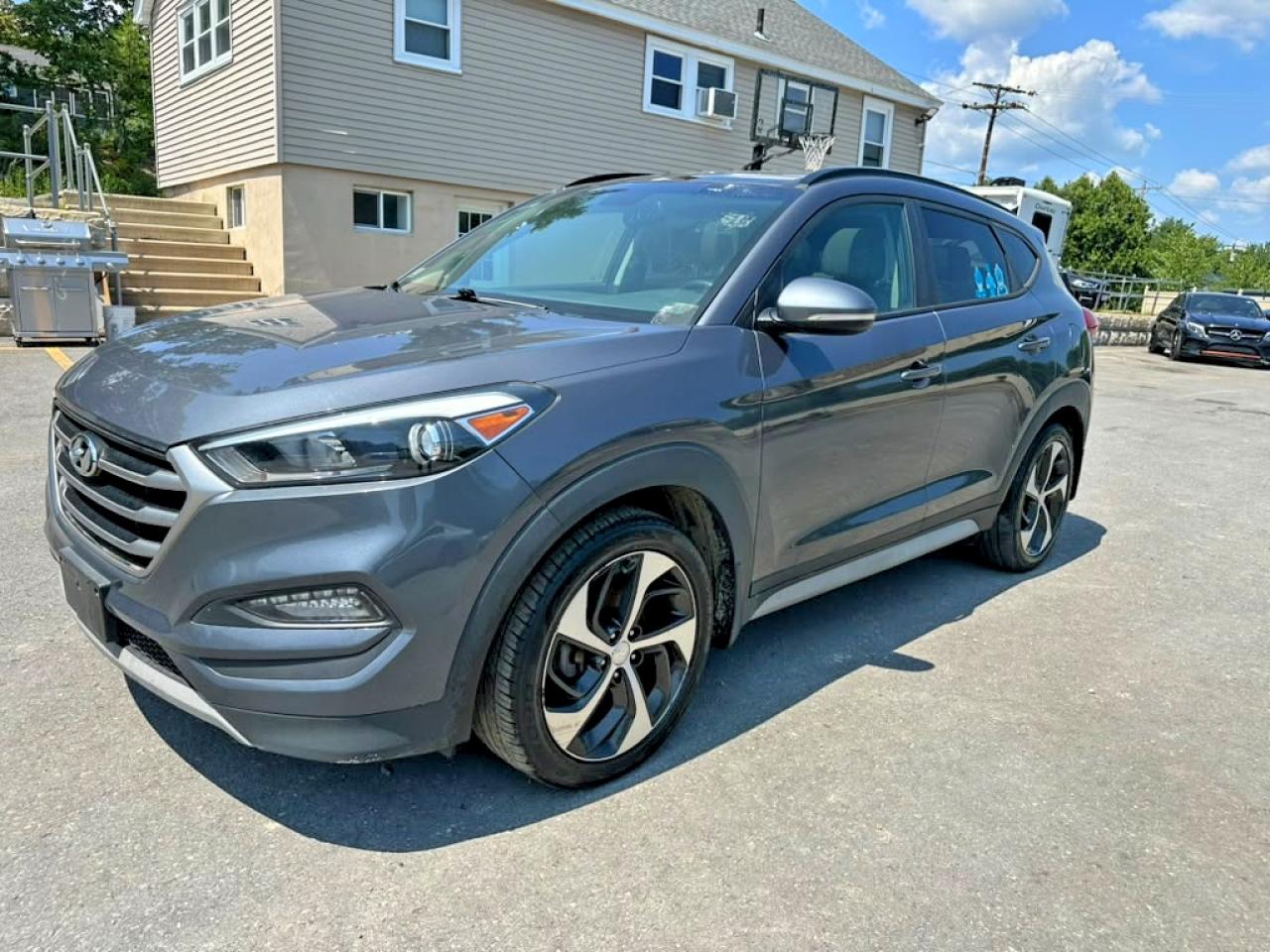 KM8J3CA25JU691996 · 2018 HYUNDAI TUCSON