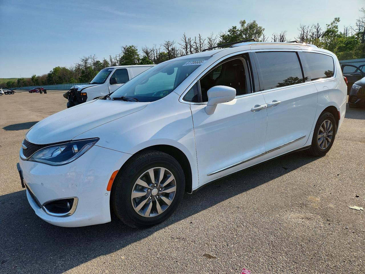 2C4RC1EG6KR686421 · 2019 CHRYSLER PACIFICA