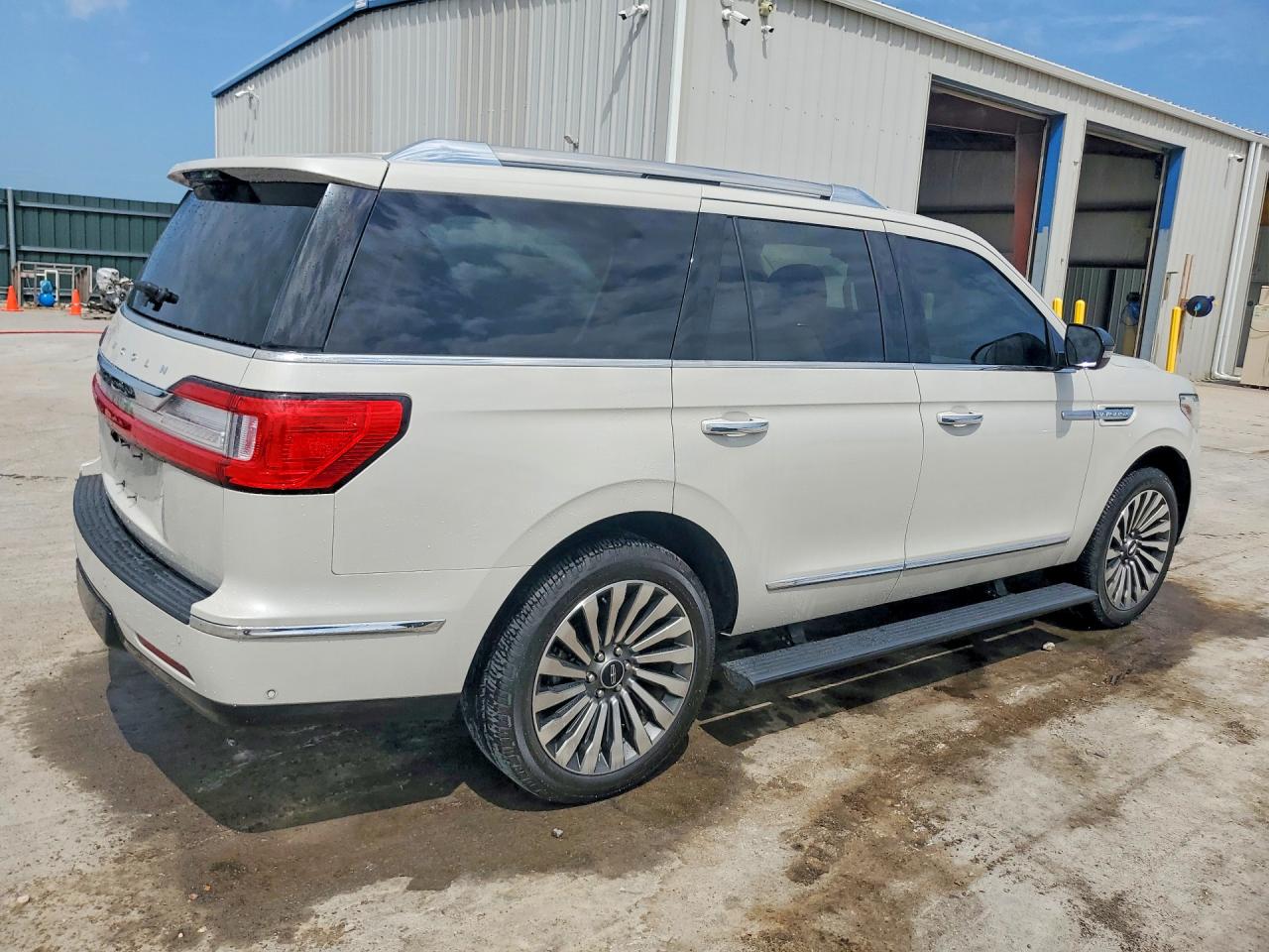 5LMJJ2LT4KEL04451 · 2019 LINCOLN NAVIGATOR · 3/13