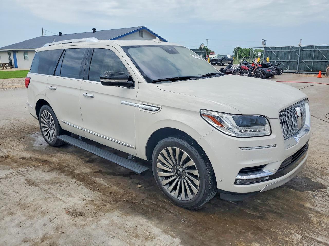 5LMJJ2LT4KEL04451 · 2019 LINCOLN NAVIGATOR · 4/13