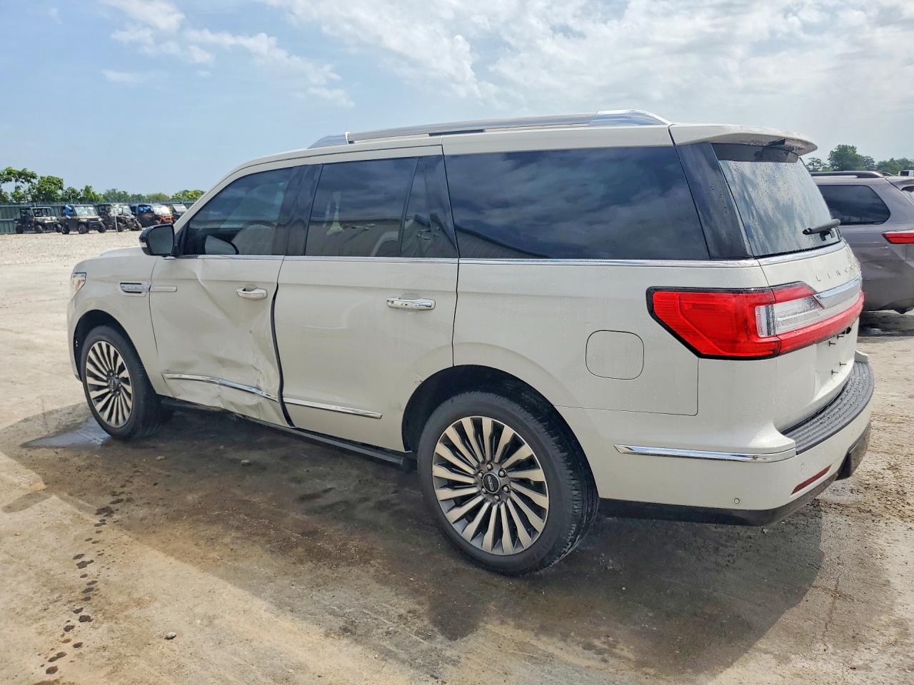 5LMJJ2LT4KEL04451 · 2019 LINCOLN NAVIGATOR · 2/13