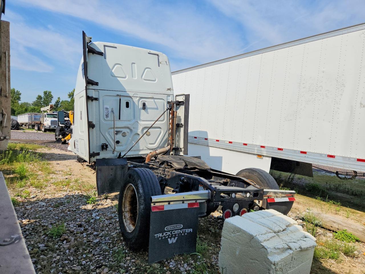 3ALXGF008LDLW5667 · 2020 FREIGHTLINER CASCADIA · 2/13