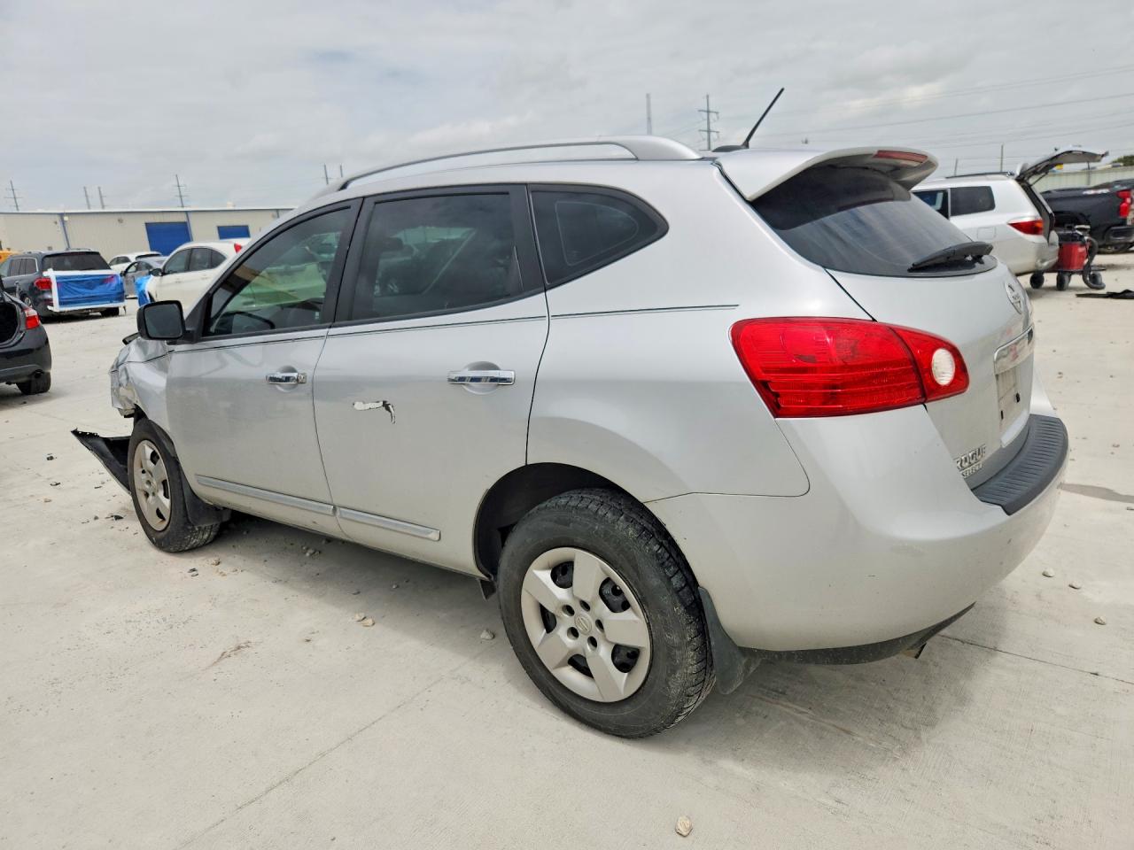 JN8AS5MT9FW668079 · 2015 NISSAN ROGUE SELECT · 2/14