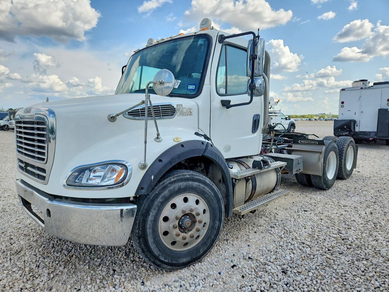 3AKJC5DV4FDGK1865 · 2015 FREIGHTLINER M2