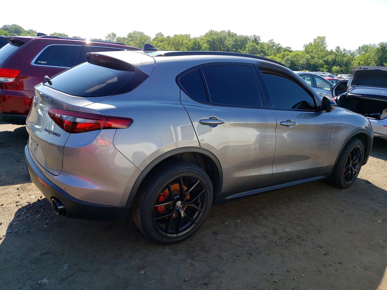 ZASPAKBN1K7C42846 · 2019 ALFA ROMEO STELVIO · 3/13
