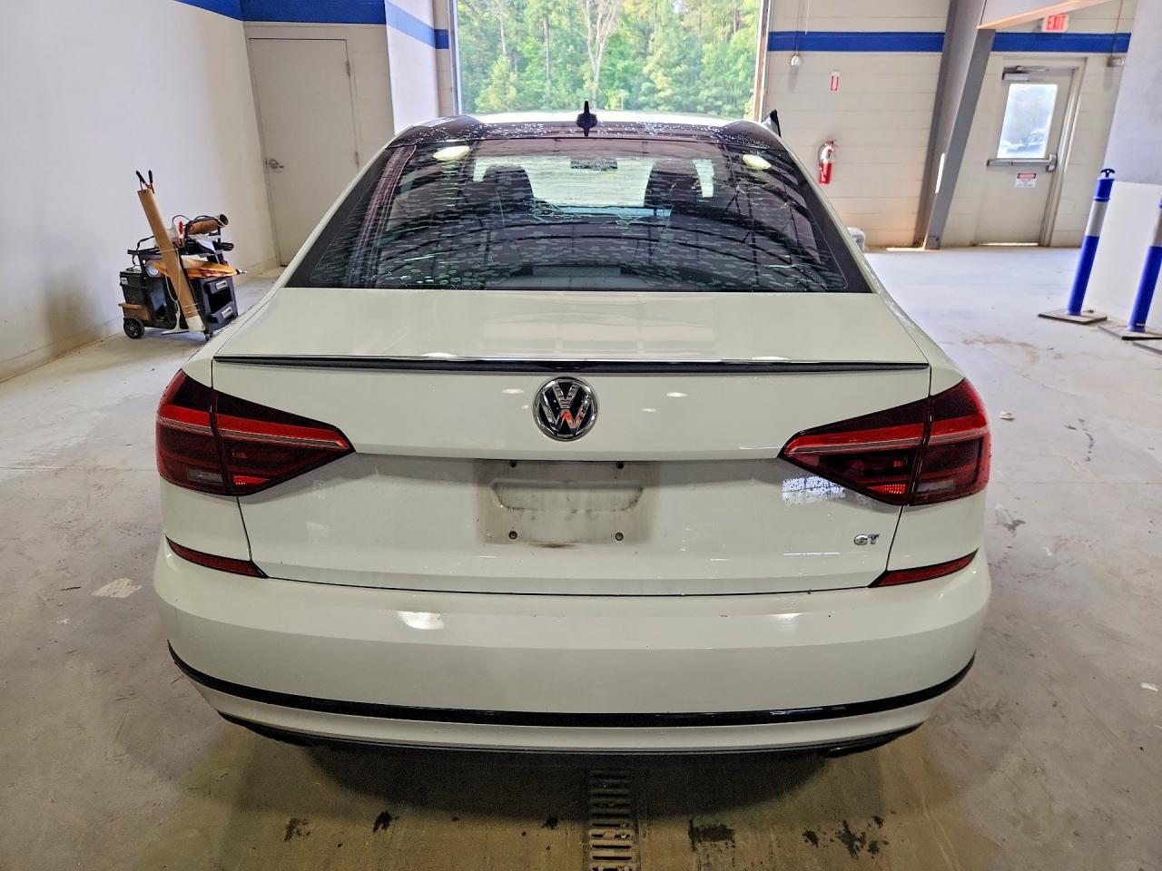 1VWJM7A3XJC038648 · 2018 VOLKSWAGEN PASSAT · 6/12