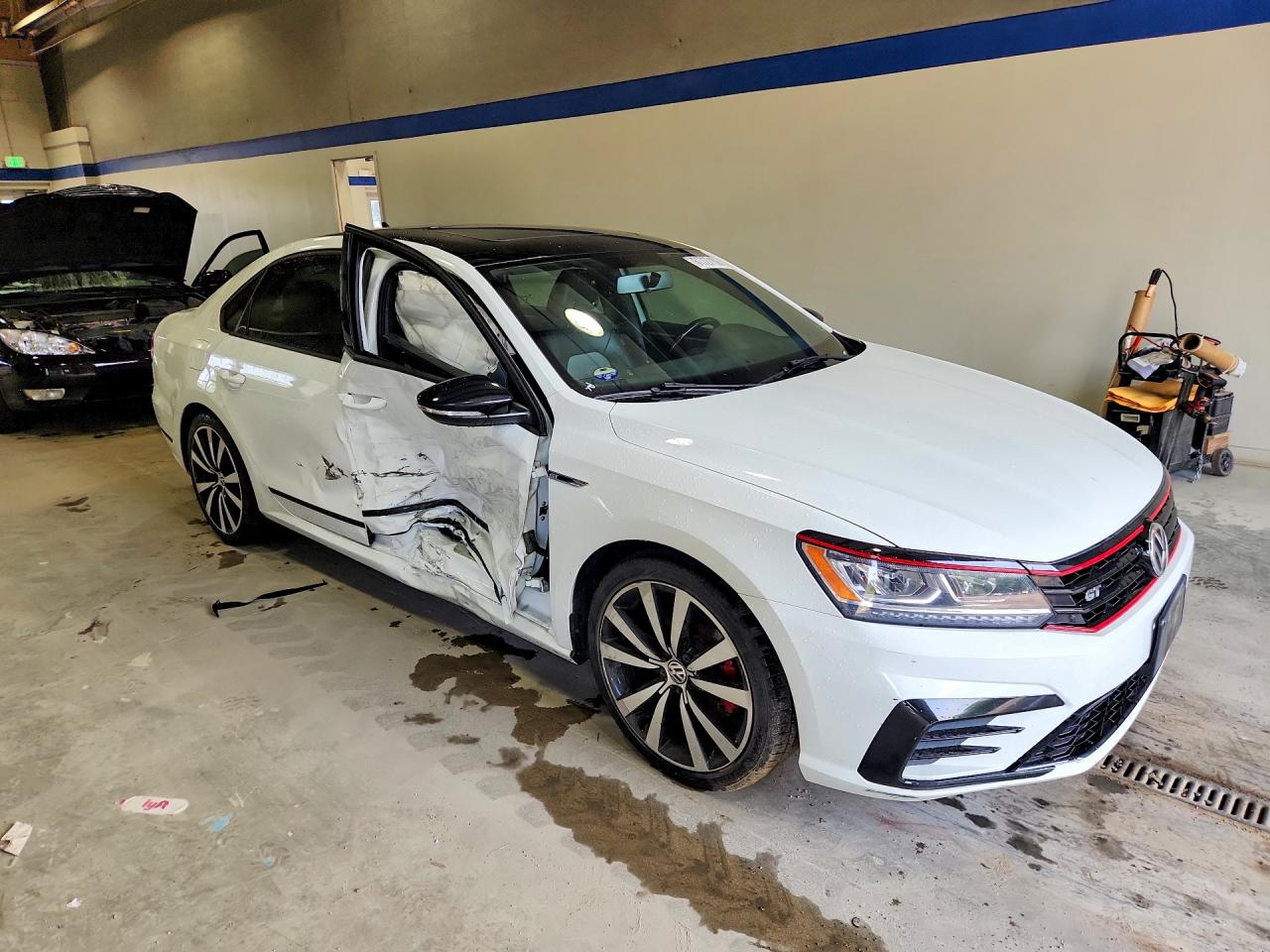 1VWJM7A3XJC038648 · 2018 VOLKSWAGEN PASSAT · 4/12