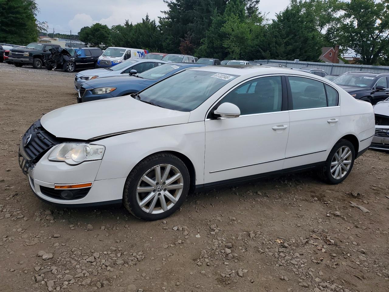 2010 VOLKSWAGEN PASSAT